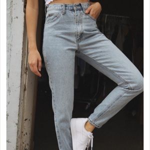 High waisted brandy Melville jeans
